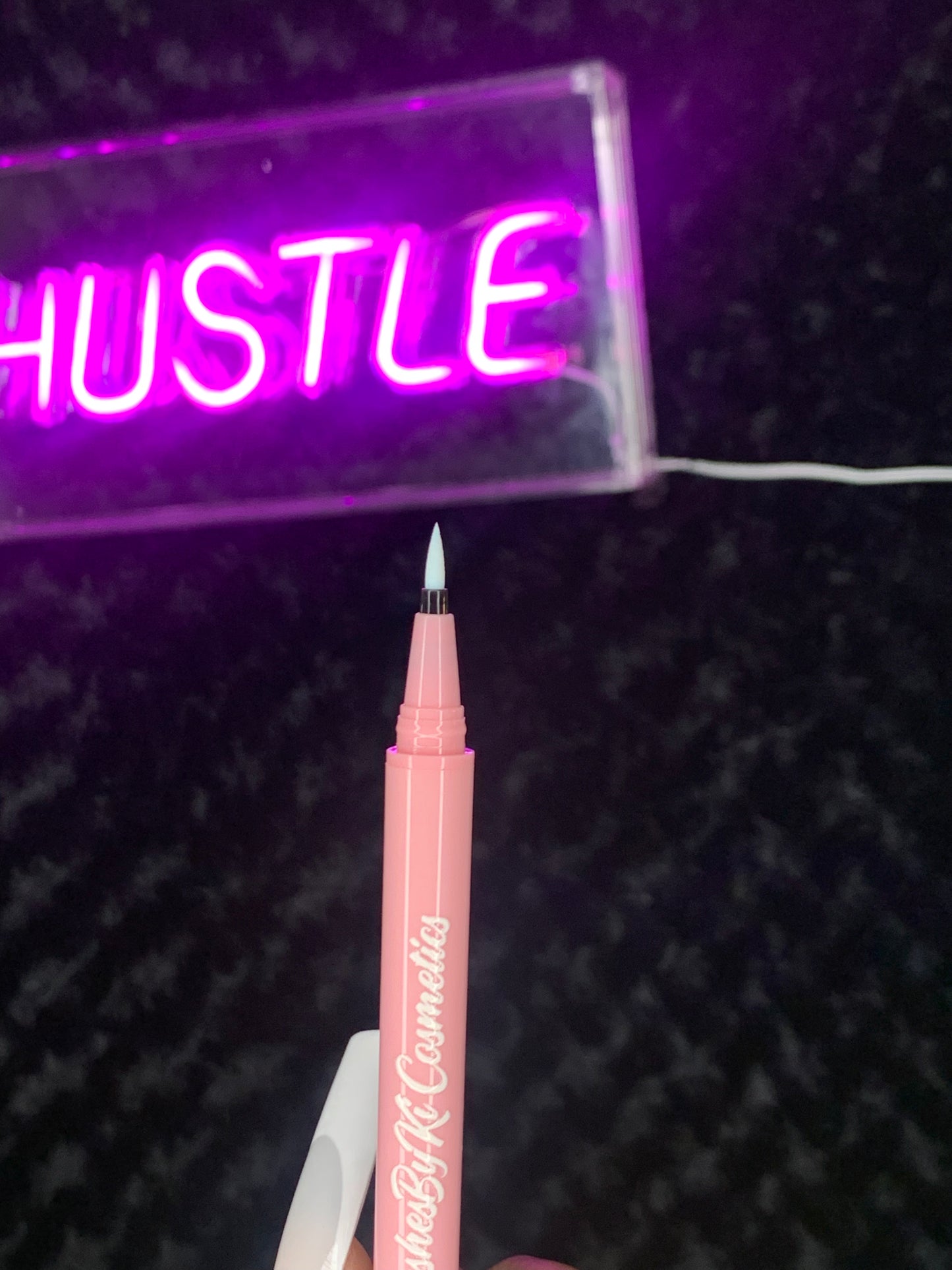 Baddie Glue Pen
