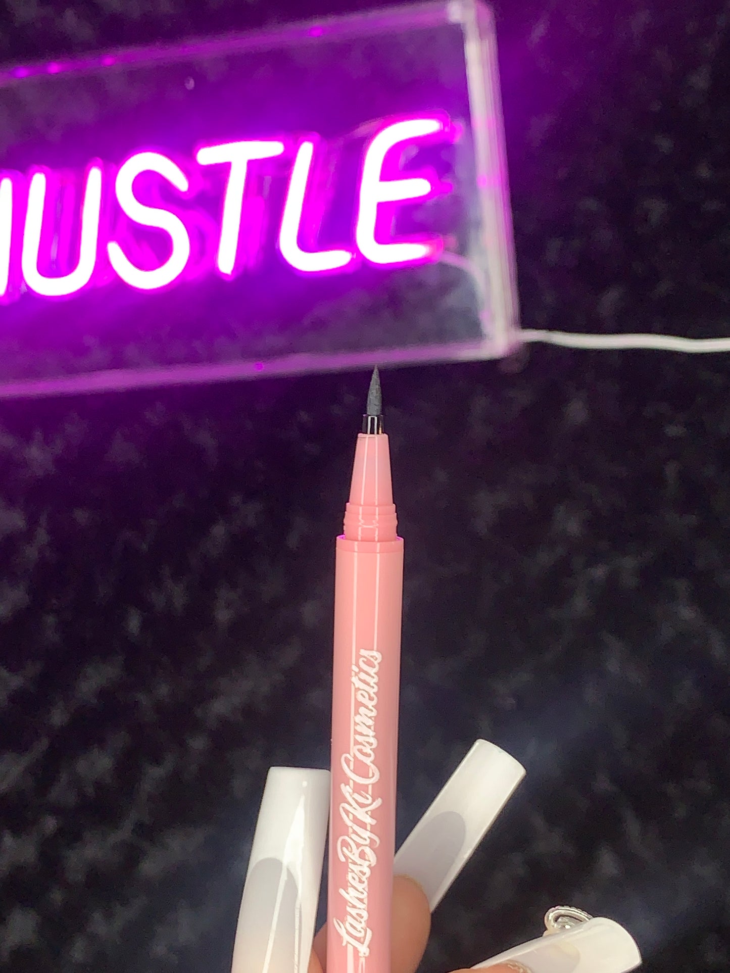 Baddie Glue Pen