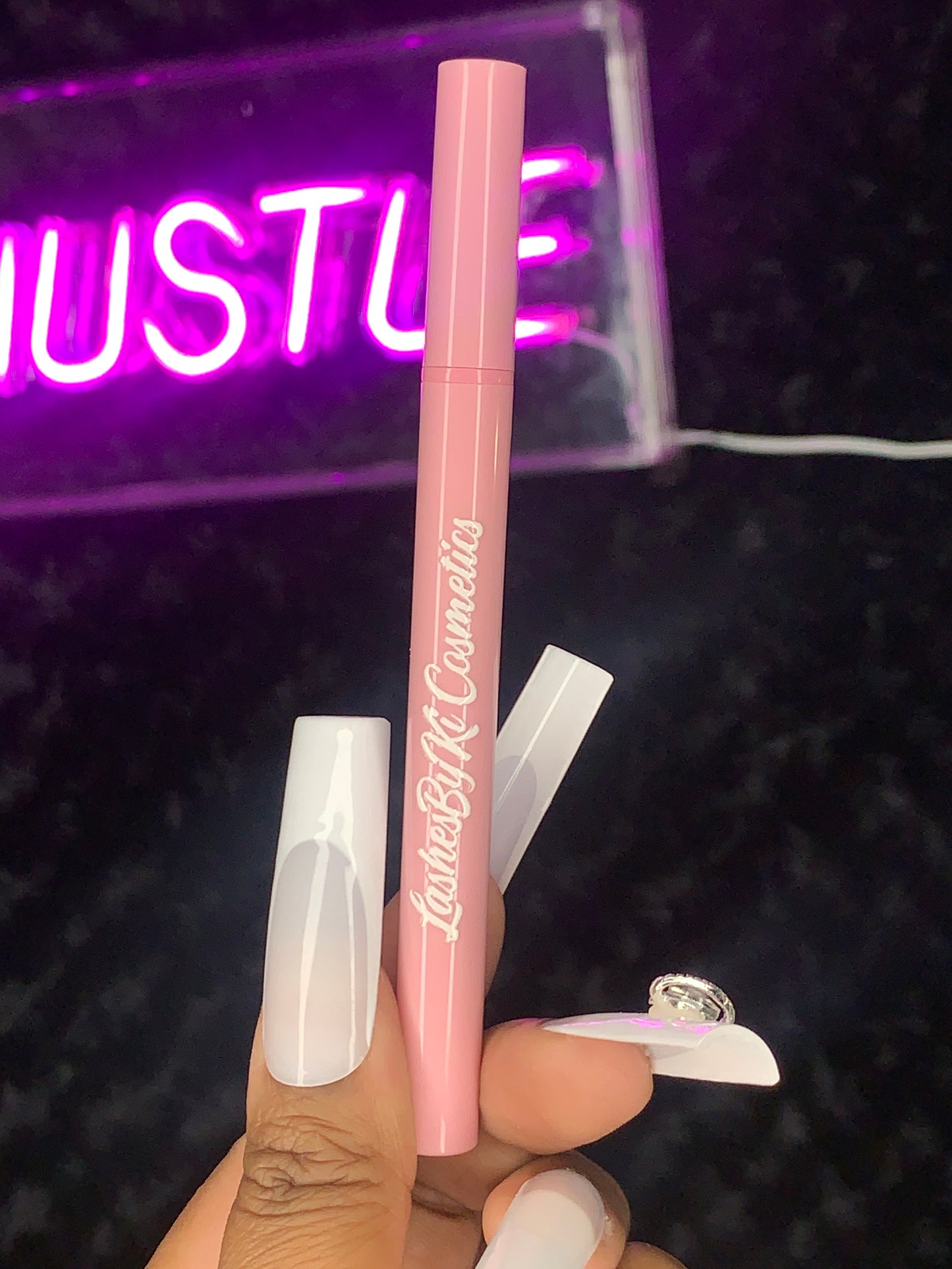 Baddie Glue Pen