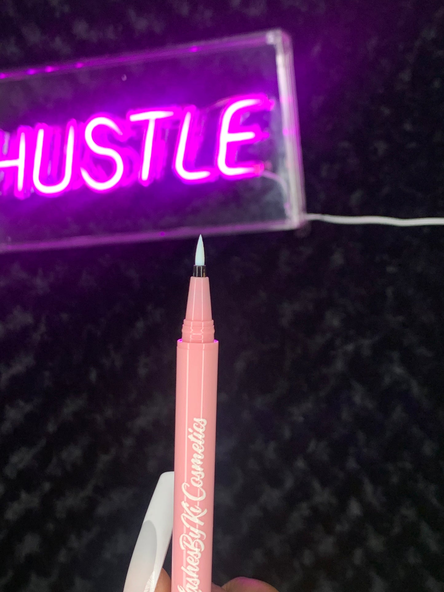 Baddie Glue Pen
