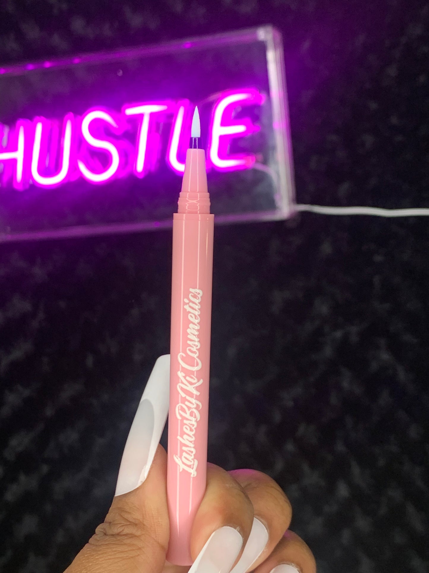 Baddie Glue Pen