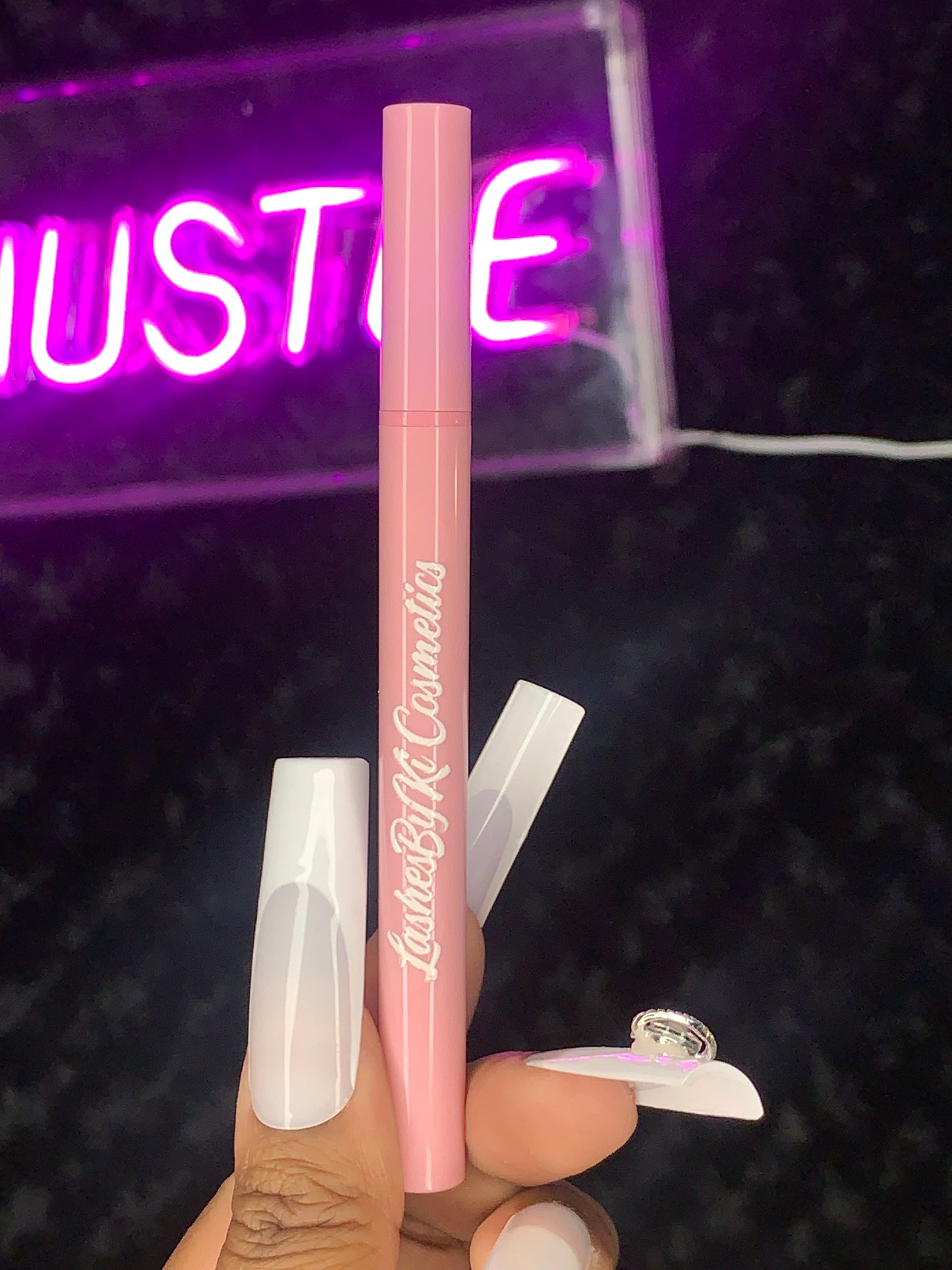 Baddie Glue Pen